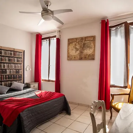 Les Orangers 호텔 2*