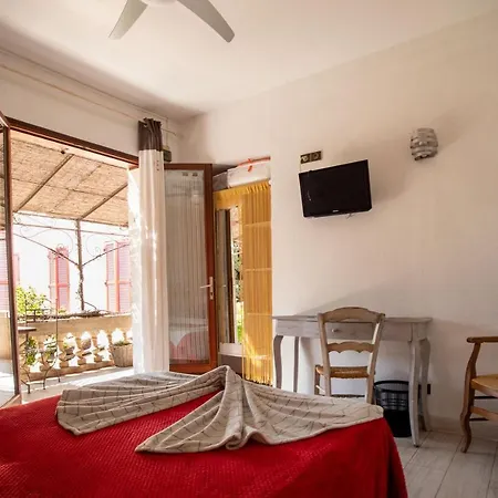 Les Orangers 호텔 2*