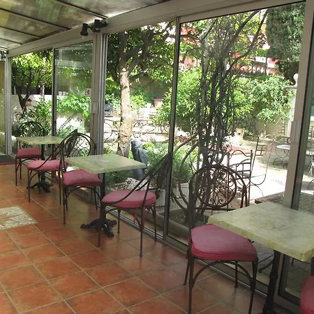 Les Orangers Szálloda 2*