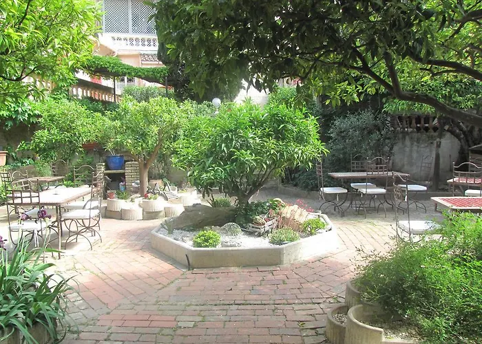 Les Orangers Hotel